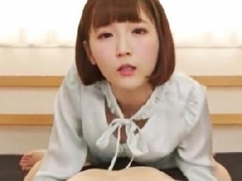 可愛い顔して驚愕のテクニックを持つ淫口美形少女のフェラチオチオ搾り！美少女手コキのエロ動画