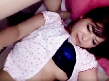 『馬鹿何やってんのよ！？』きれいなお姉さんギャルな姉に欲情して夜這い中出し性的暴行！ハメ撮りレイプ近親相姦のエロ動画