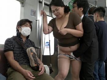 『そ、そんな…』夫の目の前で痴漢に逝かされたムチムチ妻巨乳熟女中出し八木あずさのエロ動画