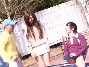 「挿っちゃった…？」勃起した息子のペニスを野外で受け止める巨大バスト妻W巨乳人妻近親相姦露出のエロ動画