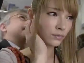 痴漢されるも怖くて黙っていたら中出しされちゃったギャルのエロ動画