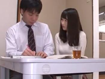 自宅に来た若い男を誘って姦淫FUCKに興じる淫乱奥さん巨乳素人痴女人妻のエロ動画