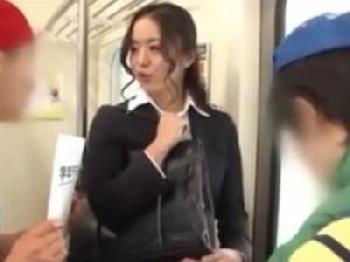 欲情したショタ男に痴漢性的暴行されてしまう女性教師巨乳女教師レイプのエロ動画