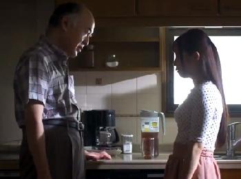 かあちゃんの再婚相手は良い人だと思ってた…しかし全ては娘の体を狙う巧妙な罠だった！！美少女ロリレイプ近親相姦のエロ動画