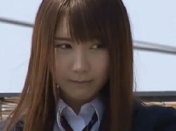 制服姿の美形少女女子校生がお天道様の元で勃起肉棒を一生懸命にフェラチオチオ抜き美少女のエロ動画