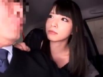 巨大オッパイ美形少女がタクシー運転手を痴女って車内で馬乗り騎乗位逆婦女暴行巨乳美少女露出のエロ動画