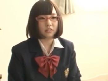 「もしかして童貞？」めがねっ娘女子校生が将棋部の部長を筆おろしW巨乳中出しのエロ動画