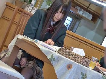 一日中ナマファックをおねだりしてくる絶倫すぎる娘の同級生に翻弄されるお父さん女子校生美少女痴女あべみかこのエロ動画