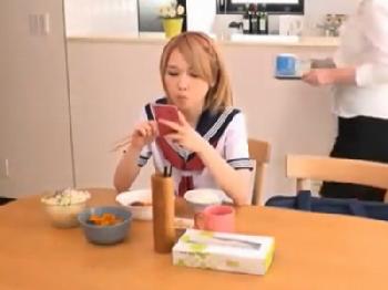 生意気女子校生妹がペニ棒に興味津々！否応なく調教開始！ロリギャルフェラのエロ動画