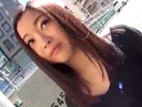 『どうしよう…』高飛車そうな奥さんをナンパして中出しセックス人妻のエロ動画