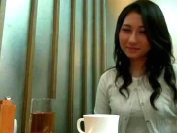 この穏やかな表情からは想像できない狂った腰使い！別嬪妻が自ら応募して姦淫交尾パコ素人痴女人妻のエロ動画