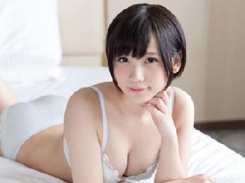 心をくすぐられるような潤んだ瞳で見つめる美形少女をハードピストンピス責め！美少女ロリのエロ動画