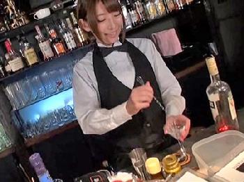 女体液分泌しまくりのショートヘアバーテンダーの変態交尾美少女潮吹きオナニー乙葉ななせのエロ動画