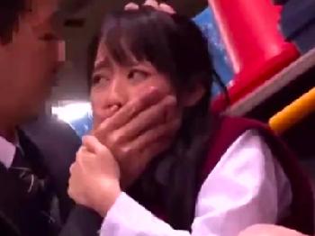 駐輪場で中出し性的暴行され泣き顔で身悶える美形少女女子校生美少女レイプのエロ動画