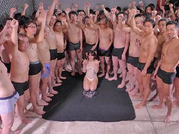 嘔吐しても飲み干すまで終わらない美形少女美少女フェラぶっかけ乱交麻里梨夏のエロ動画