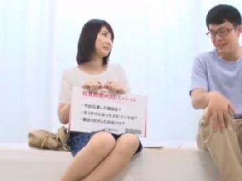 欲求不満な熟女妻がDT男根を中出し受け入れ筆おろし！素人人妻童貞のエロ動画