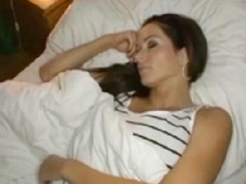 完全無欠女体の外国人きれいなお姉さんを夜這いしジャパニーズイチモツで成敗！巨乳ハーフ中出しパイズリのエロ動画