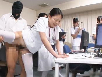 FUCK無法地帯の病院！看護師たちは男根入れられたまま勤務W美少女お姉さん痴女コスプレのエロ動画