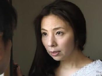 熟れて色気倍増なオバさん妻が近隣住民に迫られて禁断パコ人妻熟女のエロ動画