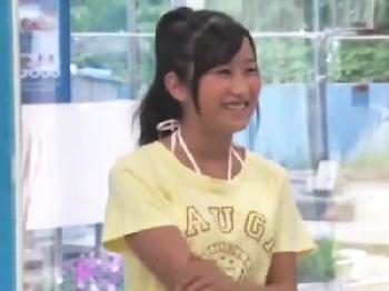 マジックミラー号でマッサージという名目でマンズボされた挙句中出しまでされてしまう童顔美形少女美少女ロリのエロ動画