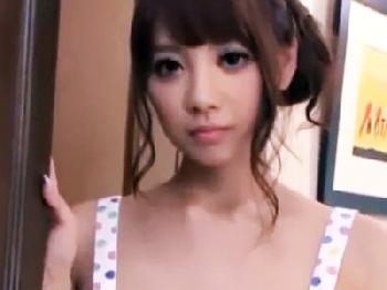 明かに誘ってる裸エプロンの巨乳お姉さんを玄関で性的暴行痴女のエロ動画