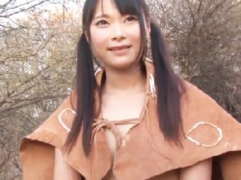 無毛美形少女がアフリカ原住民の巨大チンポをへそ下までねじ込まれて野外で悶絶イキ美少女ロリパイパン中出し3P露出のエロ動画