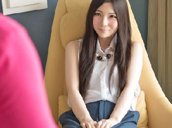 気持ちよさそうな男に自らも嬉しそうに感じるイチャラブファック巨乳美少女のエロ動画