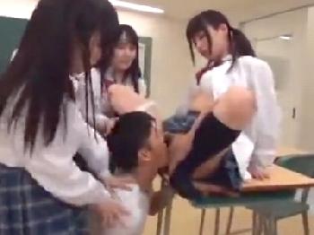 美人女性教師がDQN学生たちのニク便器に…クーラーの効かない教室で汗だくパコお姉さん女教師レイプのエロ動画