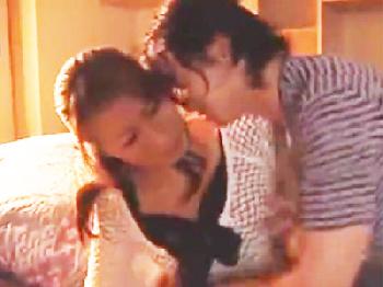 巨乳奥様中年女性を凌辱して濃密顔面射精する！人妻熟女顔射レイプのエロ動画