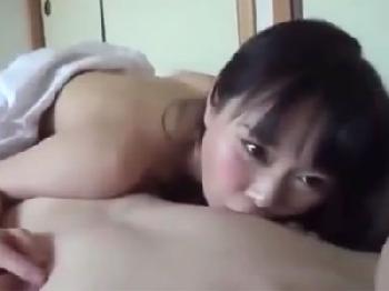 可愛い顔して男を責めるの大好きな女子校生娘が勃起陰茎を容赦なく鬼責め美少女M男手コキのエロ動画