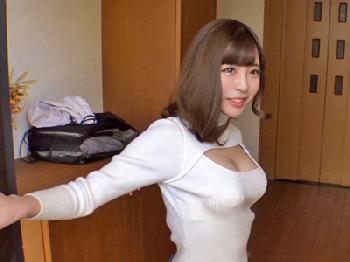 半脱ぎデニムで身動き取れなくなったマダムをそのまま寝バックハメ巨乳美少女中出しのエロ動画