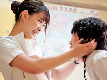 射精依存で過度な性的欲求のある絶倫患者を性交サポートする看護師美少女お姉さん看護婦のエロ動画