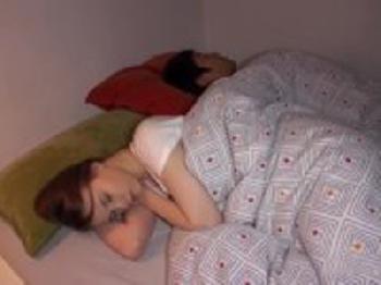 友だちのパイパン外国人嫁を夜這いして中出し巨乳人妻のエロ動画