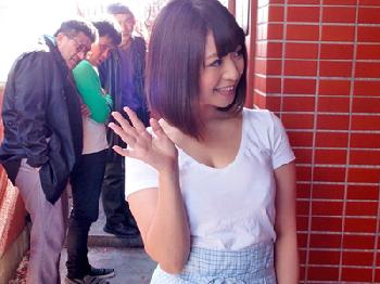 引越し先の町内会で否応なしに飲まされ犯される妻巨乳人妻乱交のエロ動画