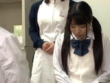 おとなしめの石原さ〇み似女子校生がエロ医者に好き放題されて種付け診察美少女ロリ中出しレイプ盗撮のエロ動画