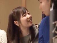 同窓会で久々に再会した巨大オッパイ娘を酔わせてパコるW巨乳お姉さんぶっかけのエロ動画