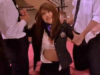 容赦のない集団顔面射精レイプで痴態を晒すお姉さん顔射乱交のエロ動画