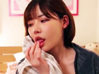 シェアハウスに入居した淫乱痴女が好みの男を誘惑して肉棒漁り美少女フェラ手コキのエロ動画