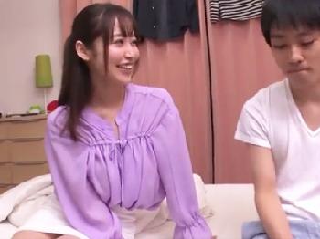 大きいオッパイお姉さんが未開発な草食男子を可愛がって男にしてしまう巨乳痴女童貞篠田ゆうのエロ動画