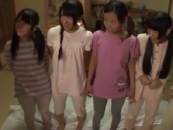 『いっぱい白いの出たぁ』経験の少なそうな童顔娘達と大乱交美少女ロリパイパンのエロ動画