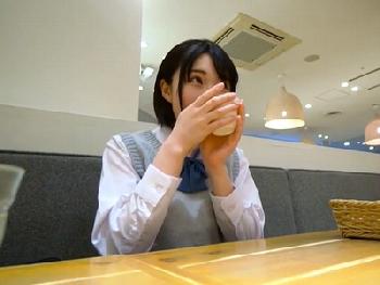 『出会い系とか…怖いから…』初めて会った見知らぬ男と挿入しちゃうガチ女子校生素人美少女ロリのエロ動画