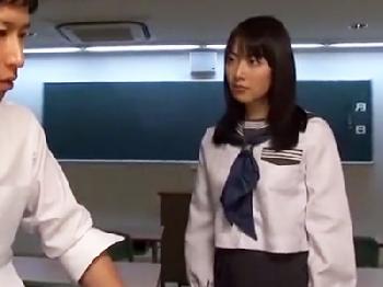 『イチモツに惚れました！』校内NO1美形少女女子校生が巨根男とイチャパコ！美少女痴女顔射露出のエロ動画