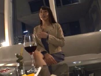 『自分で決められる人に魅力を感じる』大人の色気溢れるきれいなお姉さんと高級ホテルでしっぽりヤリ倒し蓮実クレアのエロ動画