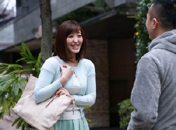 いつも美人で気さくな隣の奥様を寝取り！不貞の証拠をネタにニク便器化！巨乳痴女人妻水野朝陽のエロ動画