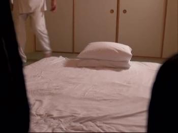 エロカワ美巨大バスト美形お姉さんの乳房マッサージしてハメる巨乳のエロ動画