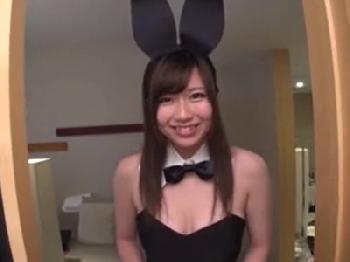 『お客様が勝てば…Hなことができます…』勝負に勝って中出しサービスタイム！巨乳美少女コスプレのエロ動画