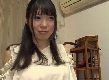 21歳まだ幼さが残るジムのインストラクター！隠れ巨大乳房の童顔っ子が赤面しながら乱交潮吹き巨乳美少女ロリハメ撮りのエロ動画