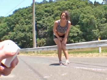 露出狂のお姉さんがお外や公衆トイレで性交を楽しむ！巨乳乱交のエロ動画