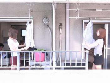 隣に住む奥さん同士が寝取り寝取られのスワッピング関係に痴女人妻のエロ動画
