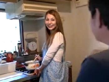 夫の親父イチモツに首ったけ！息子のギャル妻と夜な夜な近親相姦巨乳人妻のエロ動画